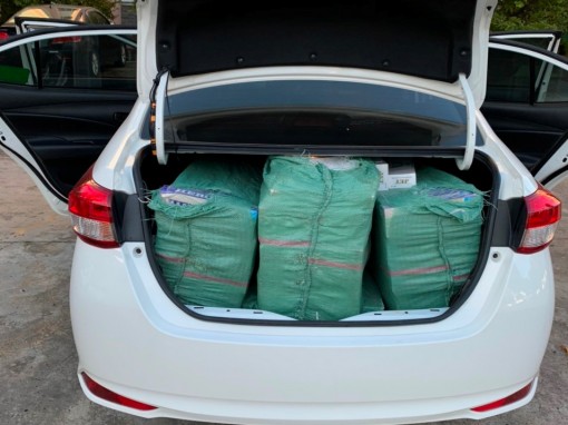 Bắt quả tang ô tô chở 6.600 bao thuốc lá nhập lậu