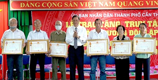 Tiếp tục huy động các nguồn lực chăm lo gia đình chính sách