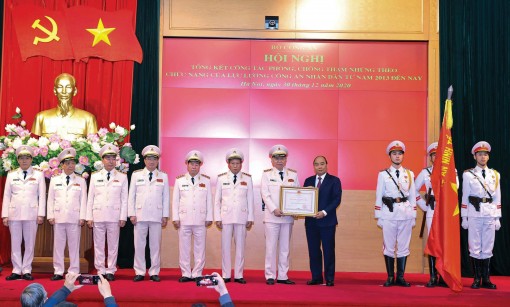 Tăng cường cán bộ có năng lực, kinh nghiệm,

liêm khiết làm việc về phòng, chống tham nhũng