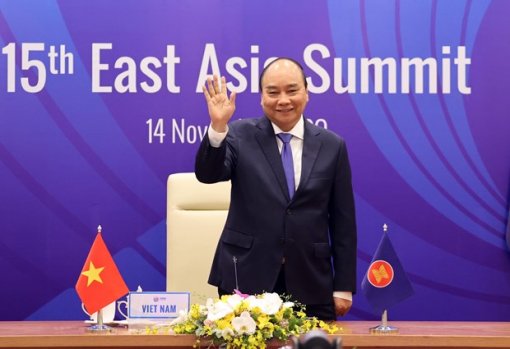 Vietnam successfully escorts ASEAN through a tough year