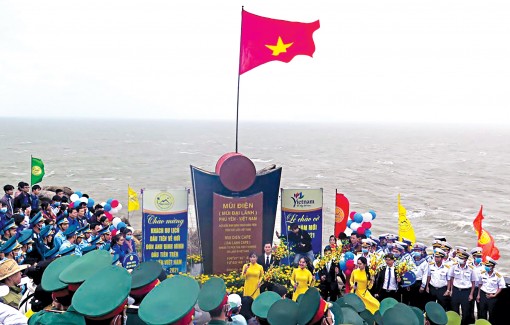 Lễ chào cờ đầu năm mới 2021

tại điểm cực Đông trên đất liền