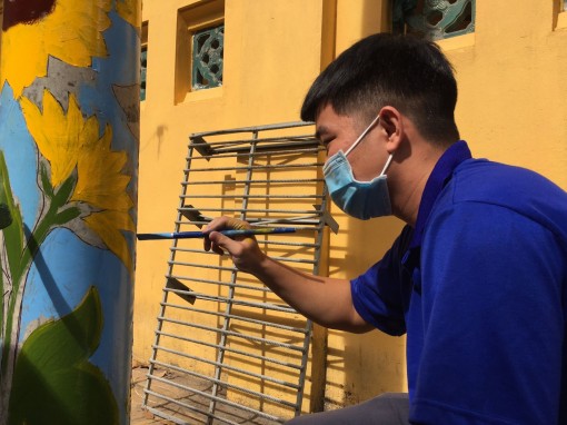 Trụ điện nở hoa