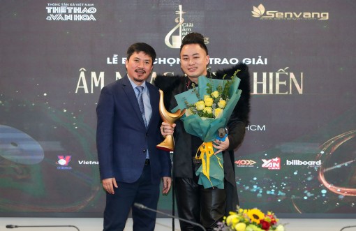 Ca sĩ Tùng Dương lập kỷ lục với 3 giải
