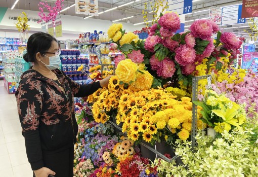 Nhộn nhịp thị trường hàng trang trí Tết