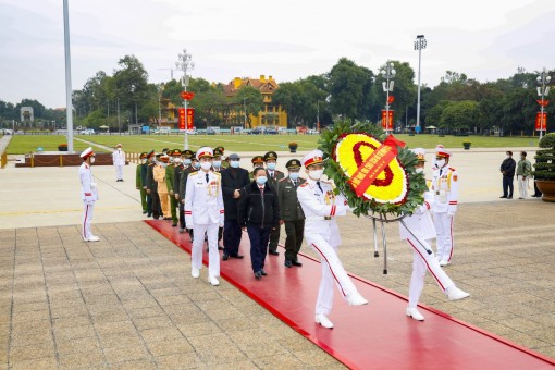 Đoàn lãnh đạo TP Cần Thơ viếng Lăng, báo công dâng Bác