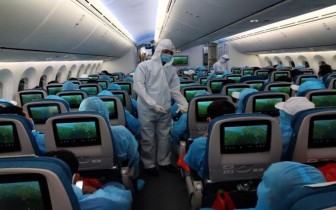 Tạm dừng cấp phép chuyến bay từ Anh, Nam Phi về Việt Nam