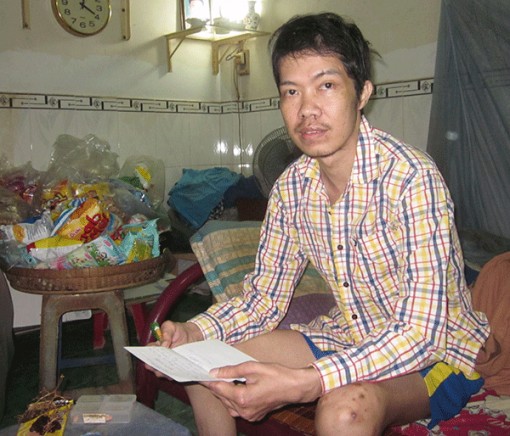 Trao tiền từ thiện