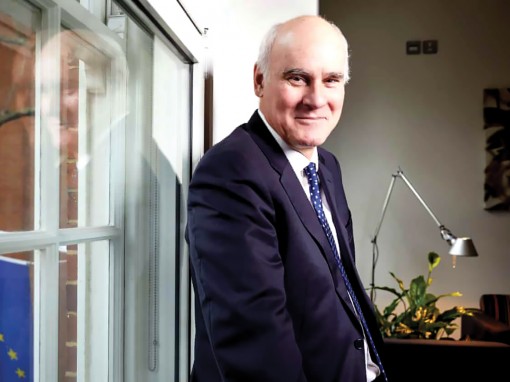 Anh, EU hục hặc vì quy chế ngoại giao