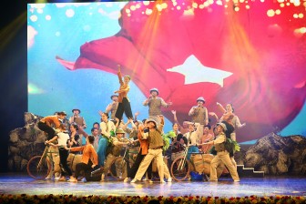 Bài 2: Phát triển văn hóa – Nói phải đi đôi với làm