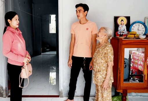 Chăm lo cho mọi nhà đều có Tết