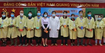 BIDV Cần Thơ trao tặng 100 phần quà cho bệnh nhân có hoàn cảnh khó khăn tại Bệnh viện Đa khoa Trung ương Cần Thơ BIDV Cần Thơ trao tặng 100 phần quà cho bệnh nhân có hoàn cảnh khó khăn tại Bệnh viện Đa khoa Trung ương Cần Thơ