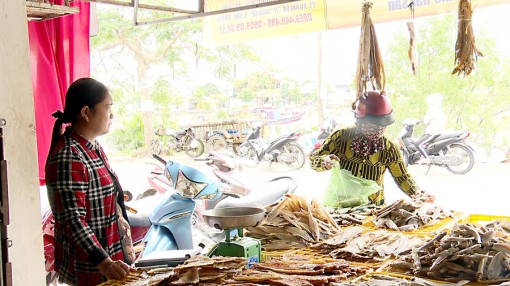 ភូមិ​របរ​ត្រី​ងៀត​ ត្រៀម​ជា​ស្រេច​សម្រាប់​ទីផ្សារក្នុង​ឱកាស​បុណ្យ​ចូល​ឆ្នាំ​តេត