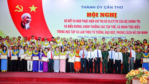 Xây dựng Ðảng bộ thành phố trong sạch, vững mạnh