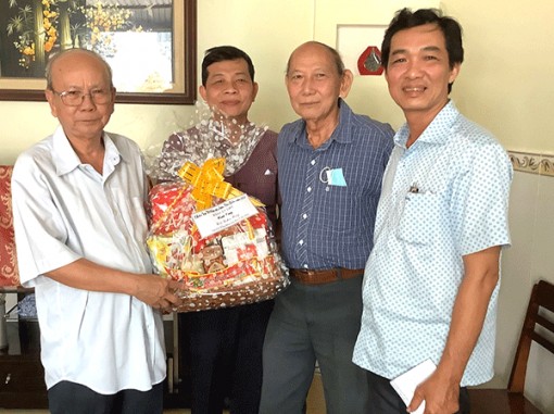 Lãnh đạo Báo Cần Thơ thăm và chúc Tết các nhà báo lão thành