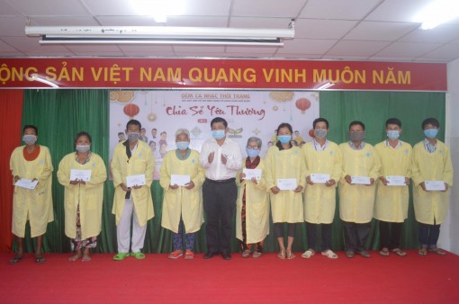 Bệnh viện Ða khoa Trung ương Cần Thơ vận động 377 triệu đồng hỗ trợ bệnh nhân nghèo