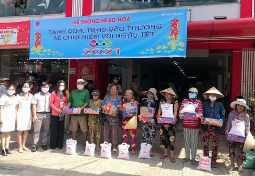 HEAD Honda Hóa tặng quà, trao yêu thương, sẻ chia niềm vui ngày Tết