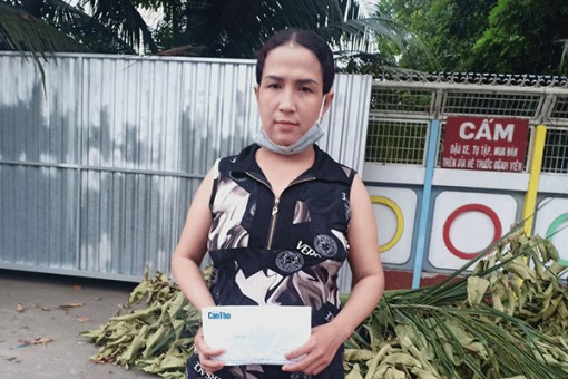 Trao tiền từ thiện
