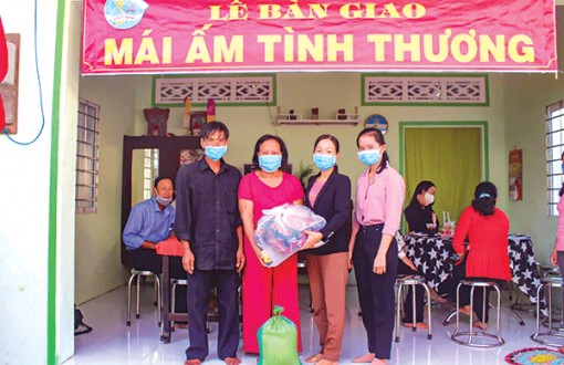 Xuân đầm ấm