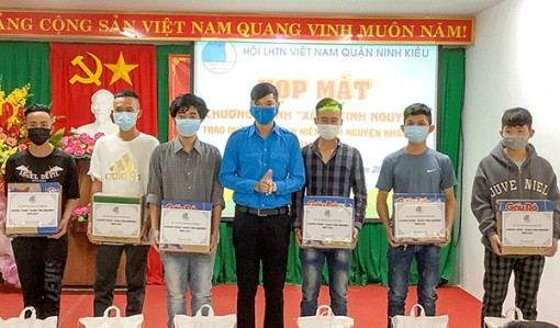 Nhiều hoạt động chăm lo cho thanh thiếu niên vui Tết
