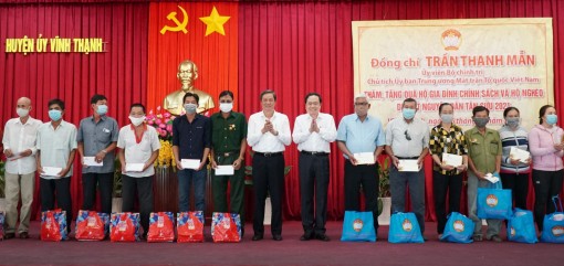 Quan tâm chăm lo các gia đình chính sách, thiết thực giúp đỡ hộ nghèo thoát nghèo bền vững