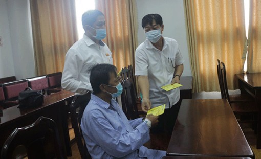 Tết ấm cho bệnh nhân bảo hiểm y tế có hoàn cảnh đặc biệt khó  khăn