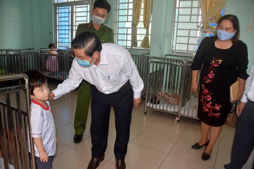 Chủ tịch UBND thành phố thăm các trung tâm công tác xã hội