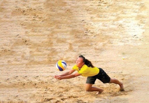 Chân trần trên cát