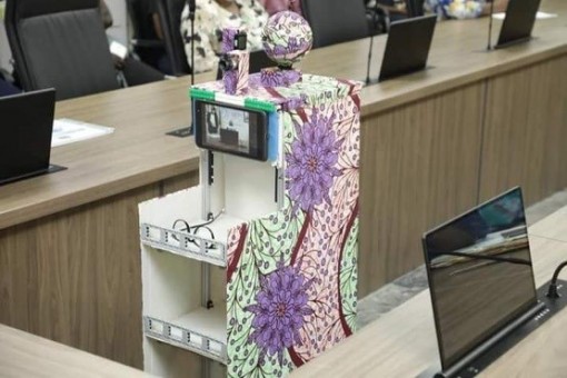 Nigeria phát triển robot chăm sóc bệnh nhân COVID-19