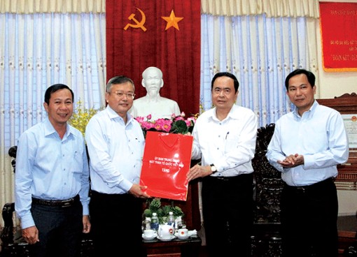 Ðồng chí Trần Thanh Mẫn thăm, chúc Tết MTTQVN TP Cần Thơ