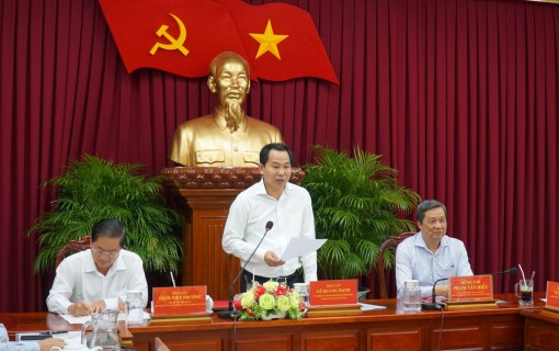 Nhanh chóng xây dựng các nghị quyết chuyên đề, đề án và chương trình, nhằm đưa Nghị quyết Đại hội Đảng bộ thành phố vào cuộc sống