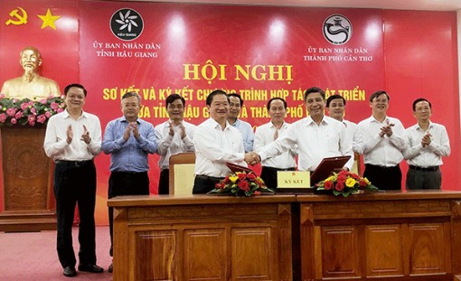 Ký kết hợp tác, phát triển kinh tế - xã hội Cần Thơ - Hậu Giang