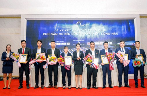 Đất Xanh Miền Tây ký kết hợp tác phân phối Khu đô thị "Thủ phủ công nghiệp" miền Tây