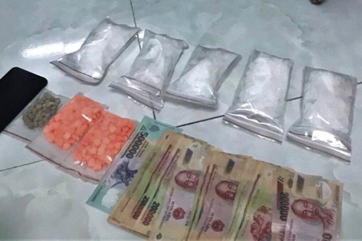 Cà Mau: Bắt quả tang thanh niên tàng trữ lượng lớn ma túy