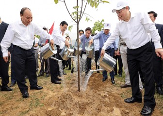 Thủ tướng Nguyễn Xuân Phúc dự lễ hưởng ứng chương trình trồng 1 tỉ cây xanh