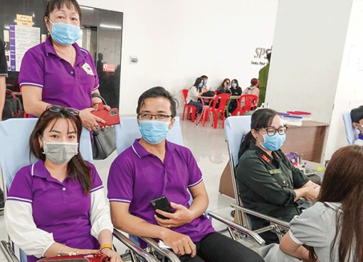 “Biệt đội áo tím” và “hành trình đỏ”