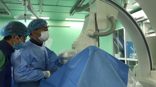 Vận dụng kỹ thuật ít xâm lấn điều trị thành công cho 2 cụ ông 101 tuổi