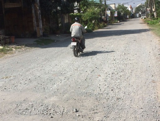 Nóng lòng chờ sửa đường