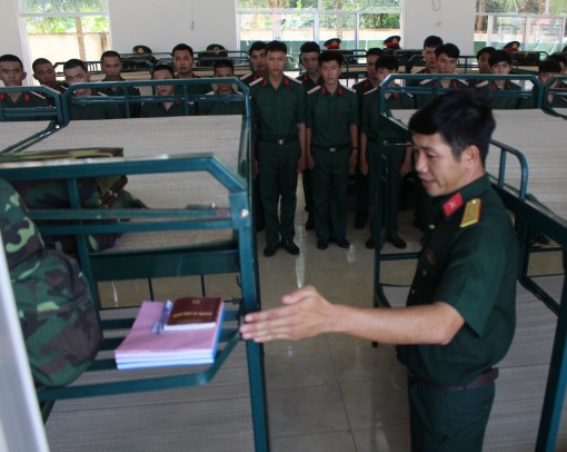 Giúp chiến sĩ mới gắn bó với đơn vị