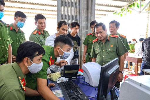 Giám đốc Công an TP Cần Thơ kiểm tra công tác cấp căn cước công dân