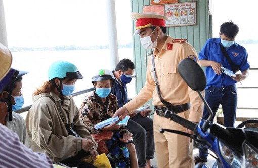 Ðoàn viên thanh niên tham gia giữ gìn trật tự an toàn giao thông