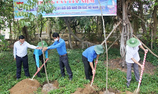 សកម្ម​ភាព​ជា​ច្រើន​មាន​អត្ថ​ន័យ​ក្នុង​ពិធី​ចេញ​ដំ​ណើរ “ខែ​យុវ​ជន​ ២០២១”