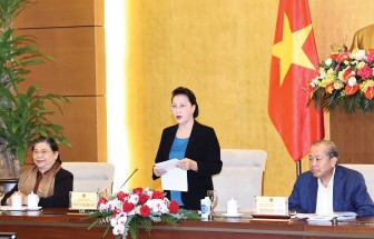 Chủ tịch Quốc hội Nguyễn Thị Kim Ngân

chủ trì Phiên họp thứ 4 Hội đồng bầu cử quốc gia