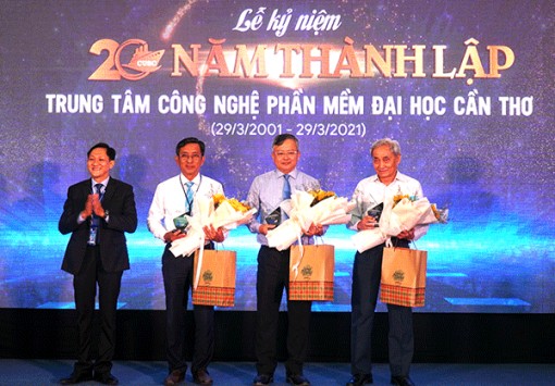 Trung tâm Công nghệ Phần mềm Ðại học Cần Thơ kỷ niệm 20 năm thành lập