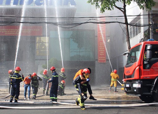 Thực tập chữa cháy tại Sacombank chi nhánh Cần Thơ