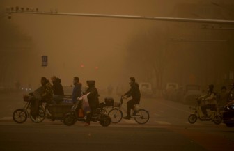 Bắc Kinh lại chìm trong bão cát