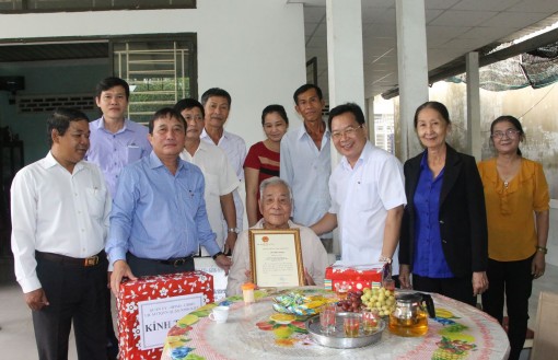 Quan tâm chăm lo người cao tuổi