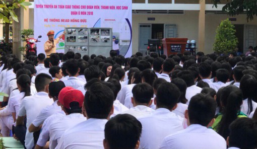 Giúp học sinh nâng cao ý thức

chấp hành pháp luật giao thông