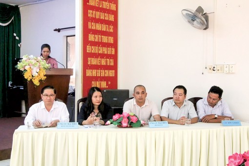 Lấy ý kiến nhận xét và tín nhiệm của cử tri nơi cư trú đối với những người ứng cử