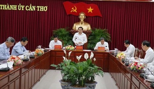 Khẩn trương hoàn chỉnh các đề án, chương trình, nghị quyết chuyên đề để đưa Nghị quyết Ðại hội Ðảng bộ thành phố vào cuộc sống