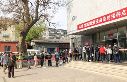 Trung Quốc chạy đua tiêm vaccine với Mỹ